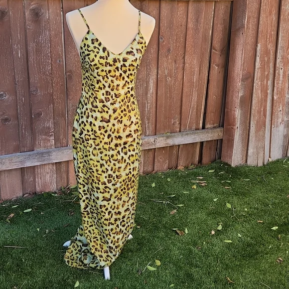 Pretty Little Thing Dress - Picture 2 of 10